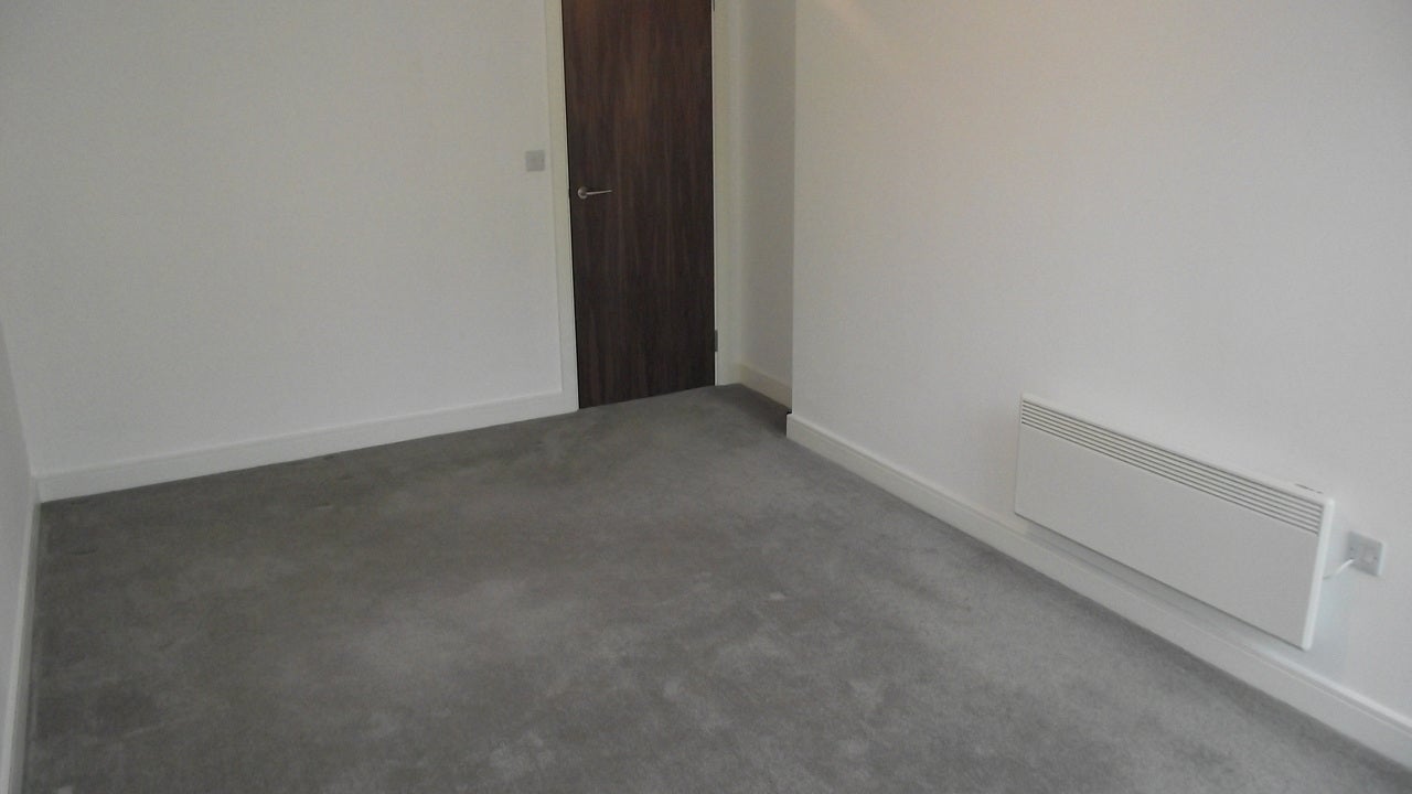 Flat Waterfront West in Brierley Hill