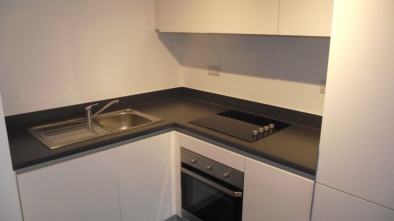 Flat Waterfront West in Brierley Hill