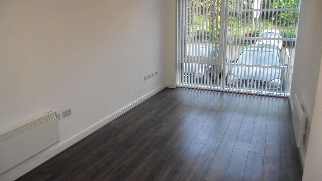Flat Waterfront West in Brierley Hill