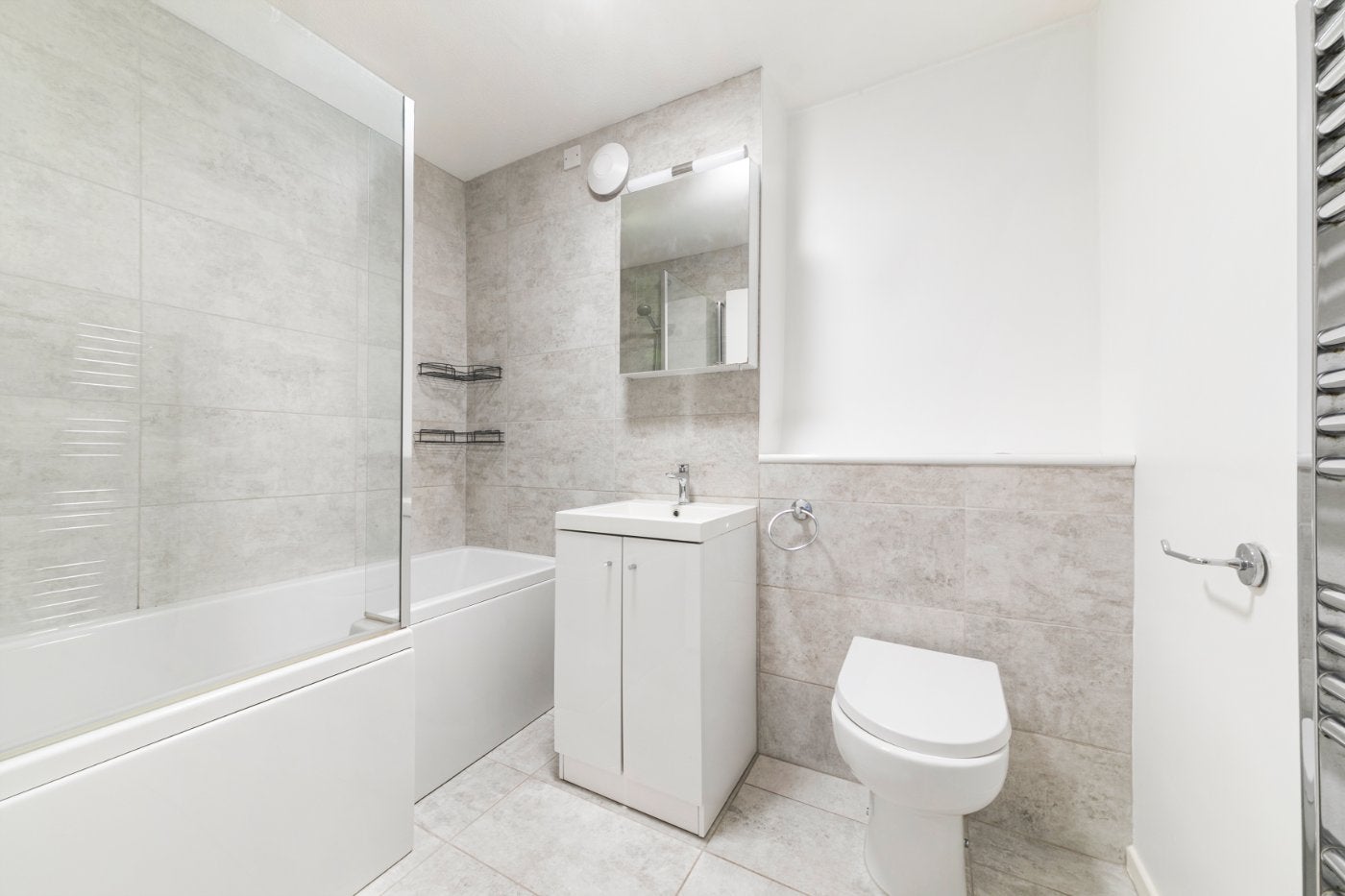 Flat Albemarle Road in Greater London