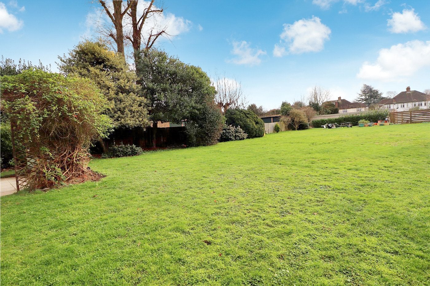 Flat Albemarle Road in Greater London