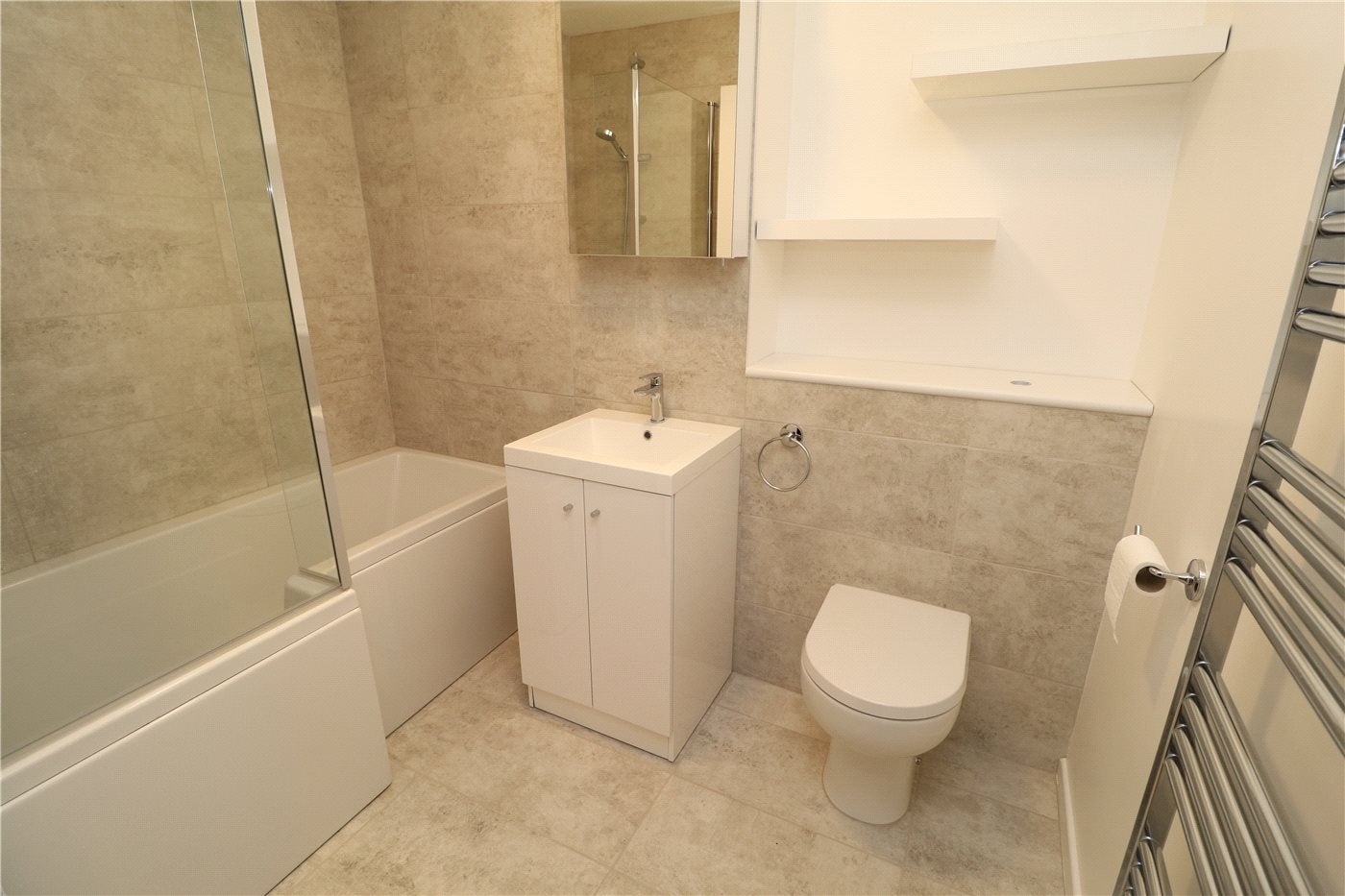 Flat Albemarle Road in Greater London
