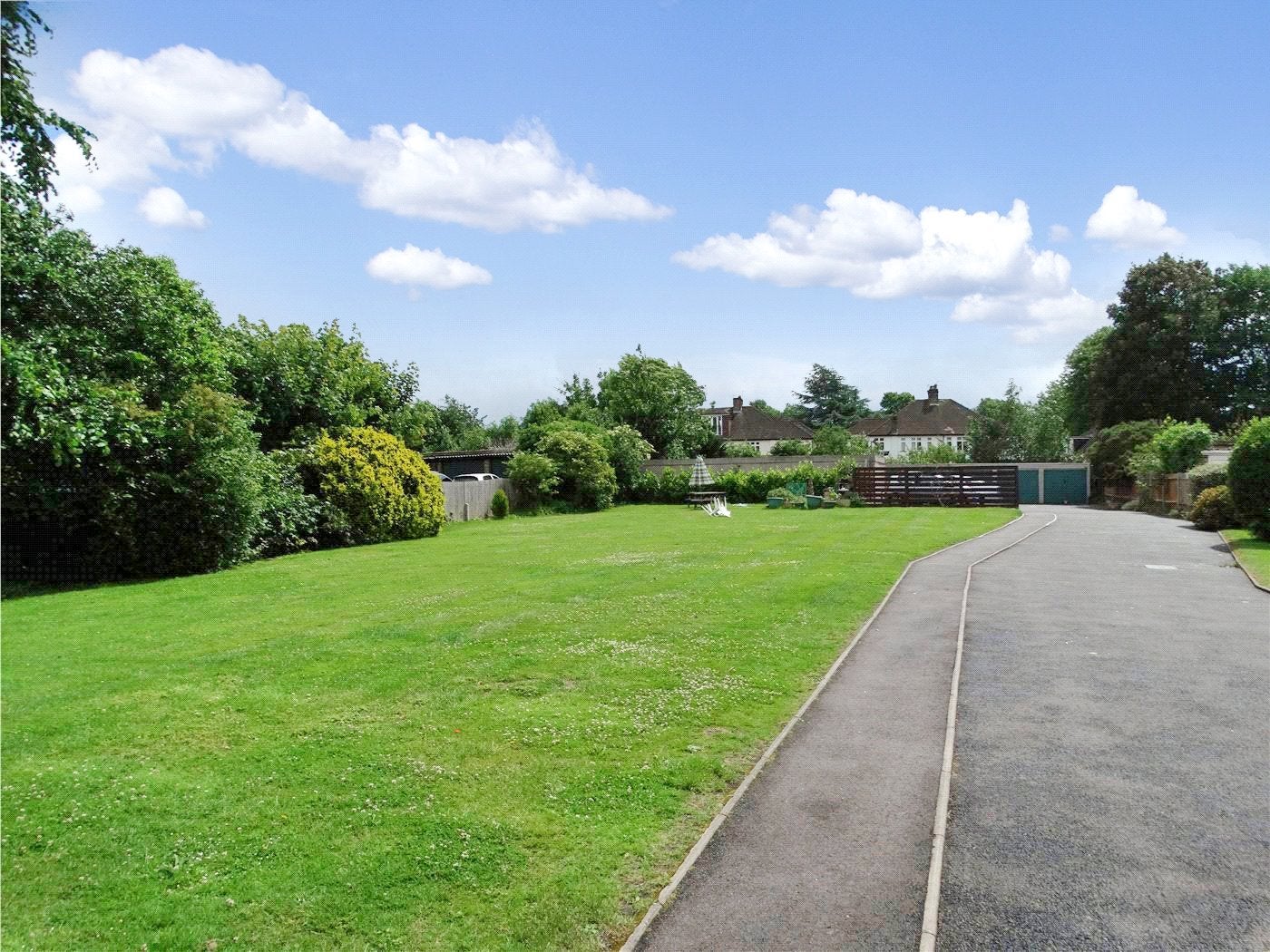 Flat Albemarle Road in Greater London