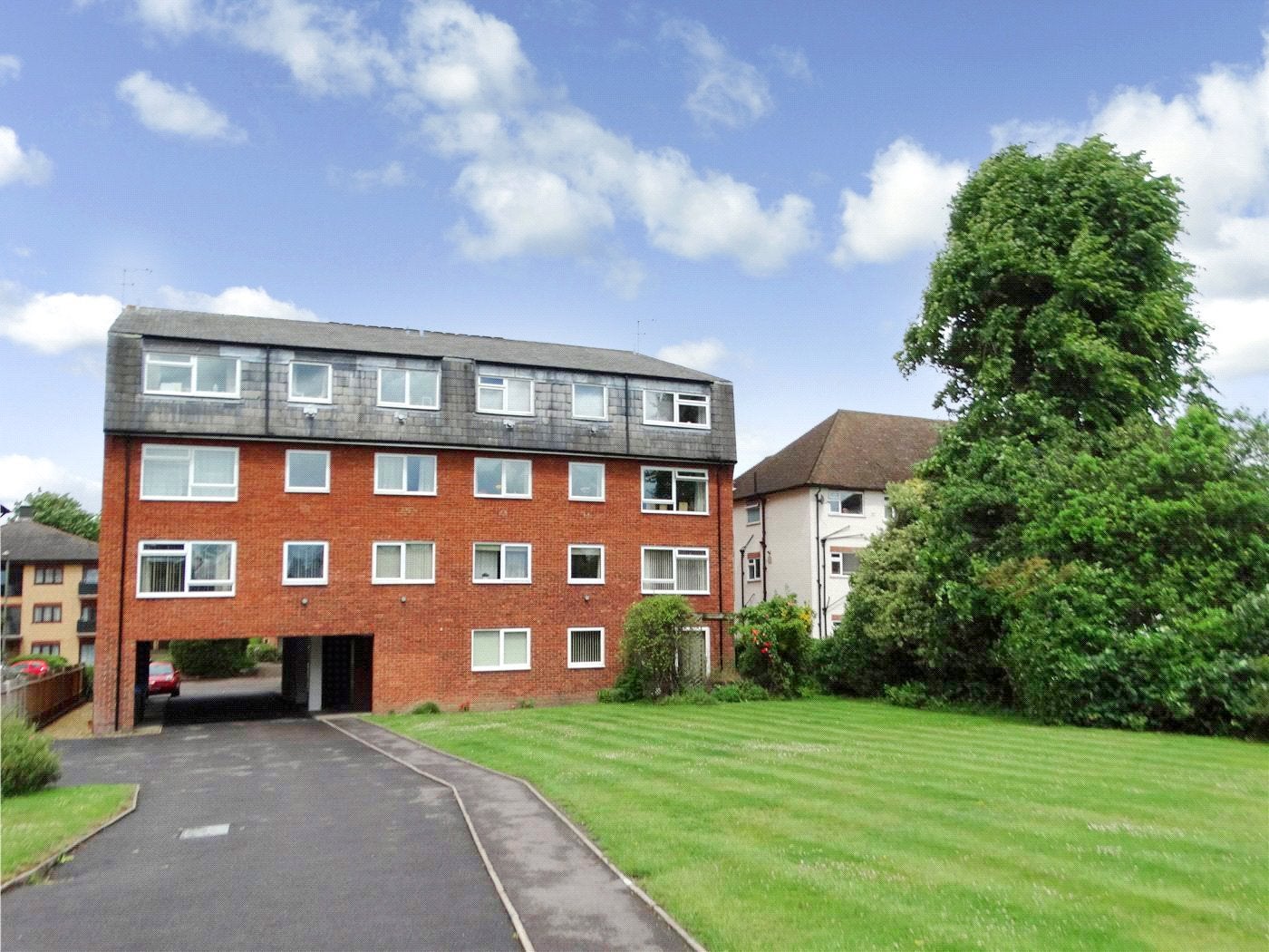 Flat Albemarle Road in Greater London