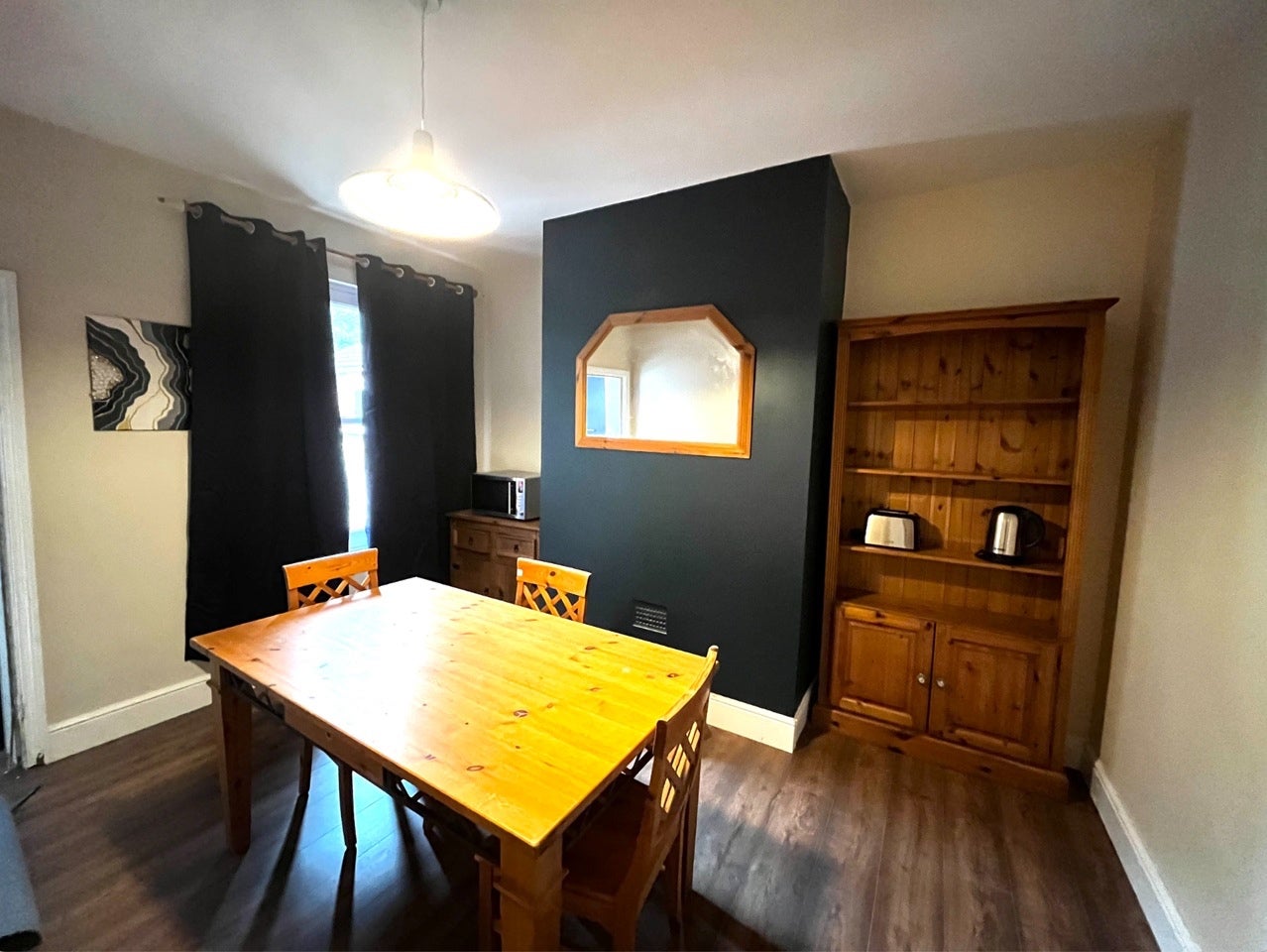 Room Queen Anne Street in Milton Keynes