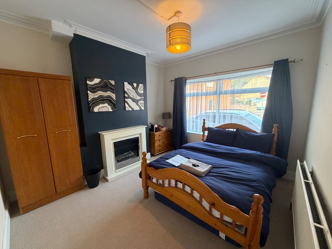 Room Queen Anne Street in Milton Keynes