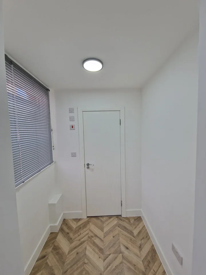 Flat Olive Road in Greater London
