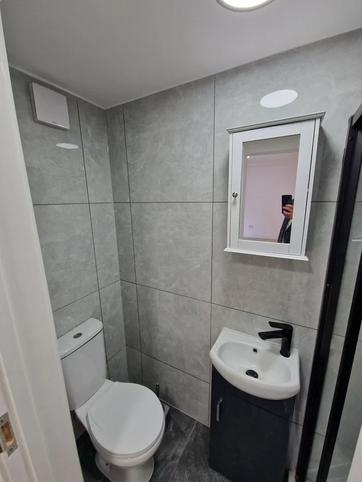 Flat Olive Road in Greater London