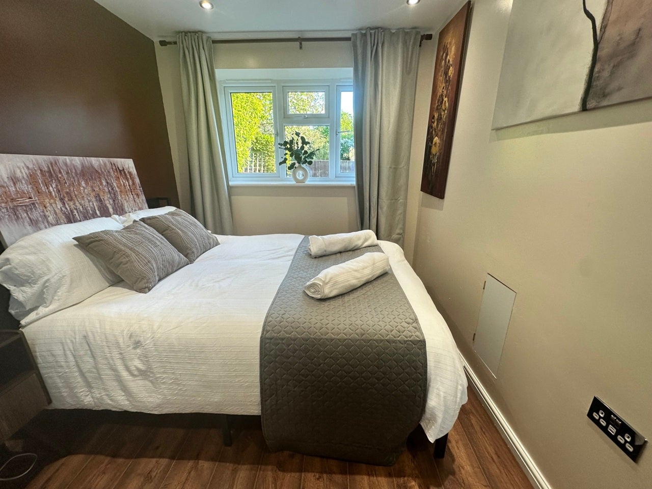 Flat Mayfield Road in Greater London