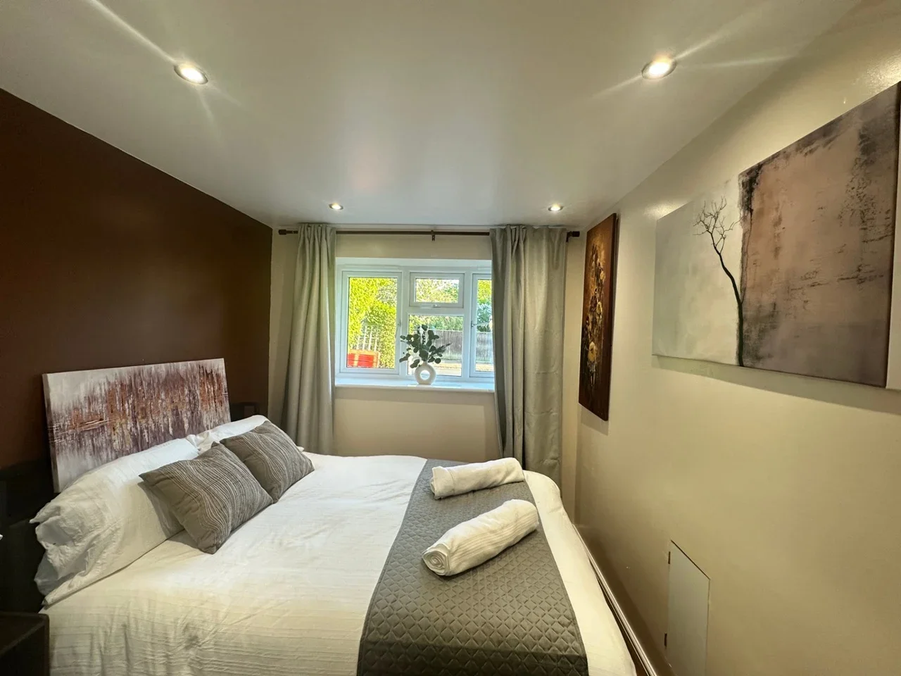 Flat Mayfield Road in Greater London