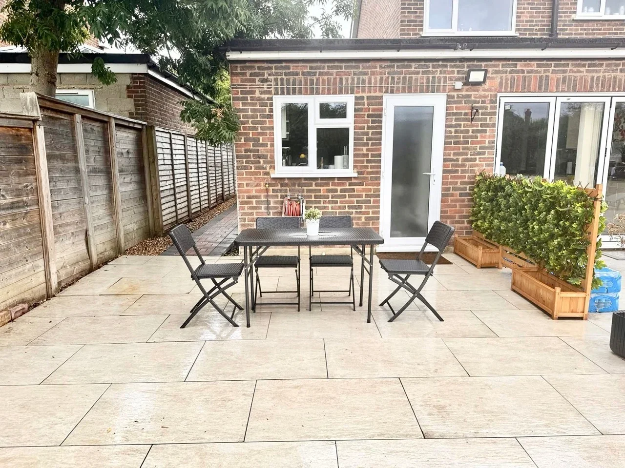 Flat Mayfield Road in Greater London