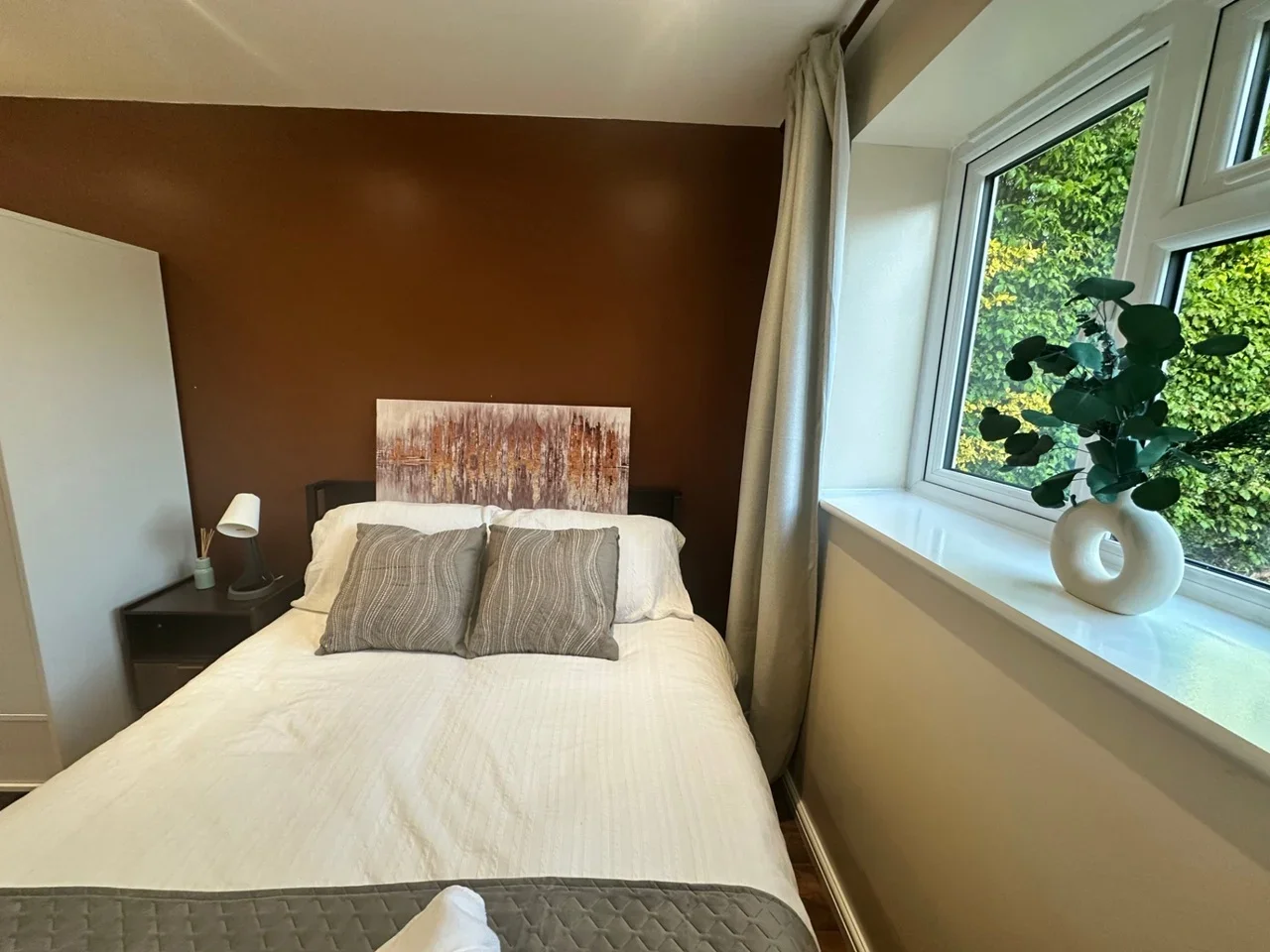 Flat Mayfield Road in Greater London