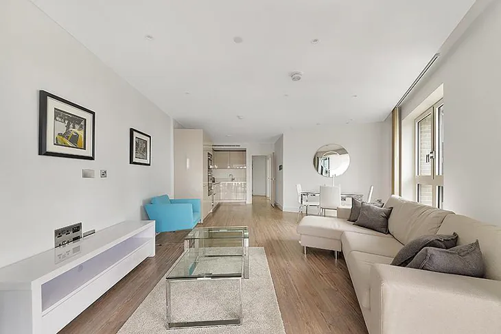 Flat New Drum Street in Greater London
