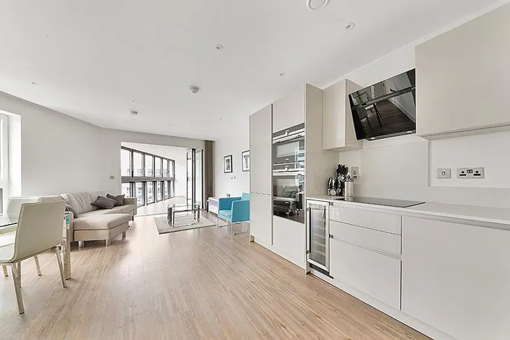 Flat New Drum Street in Greater London