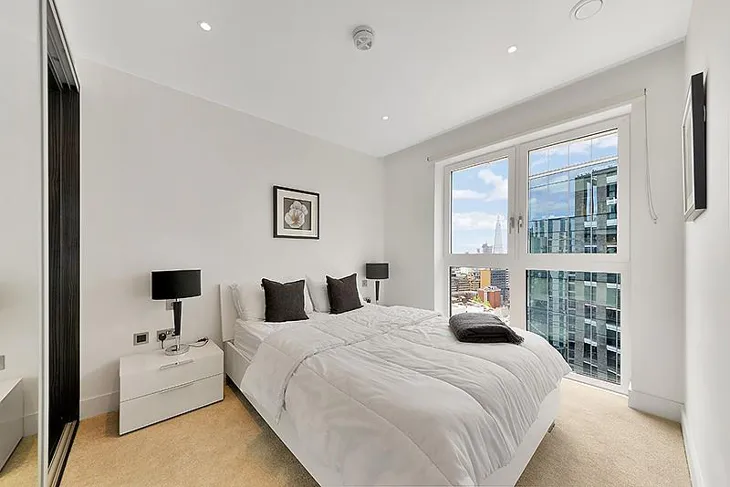 Flat New Drum Street in Greater London