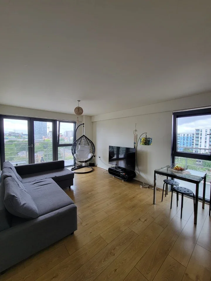 Flat Warton Road in Greater London