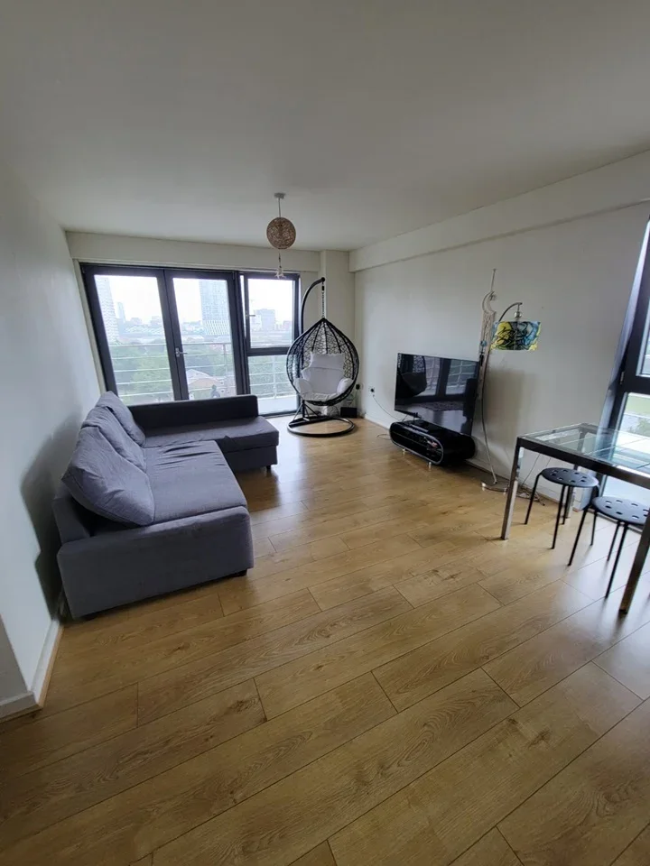 Flat Warton Road in Greater London