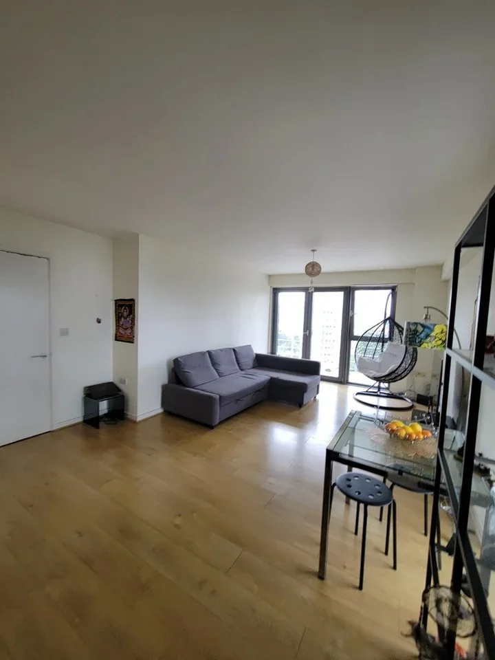 Flat Warton Road in Greater London