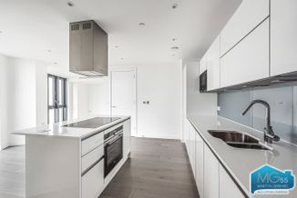 Flat Seven Sisters Road in Greater London