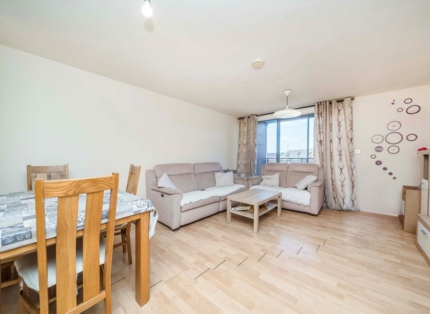 Flat Kent Road in Greater London