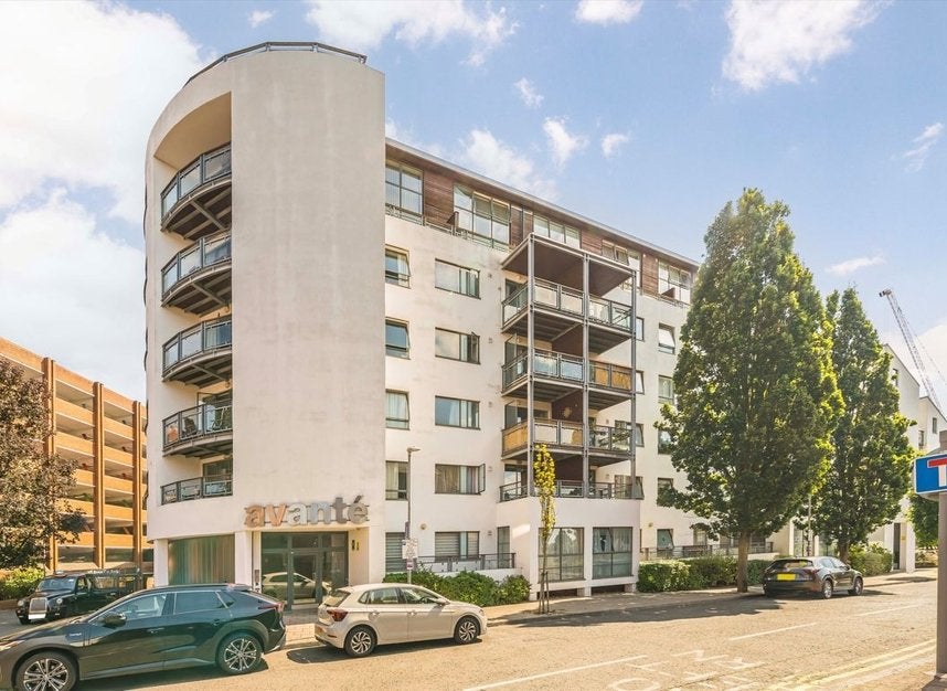 Flat Kent Road in Greater London