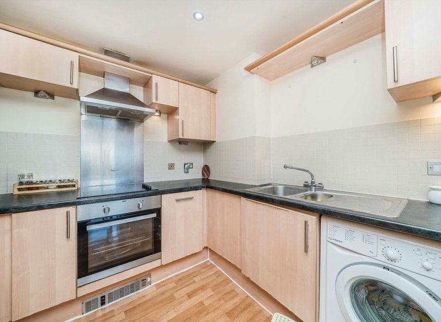 Flat Kent Road in Greater London