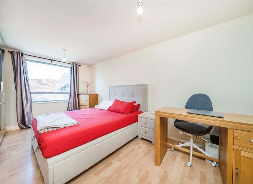 Flat Kent Road in Greater London