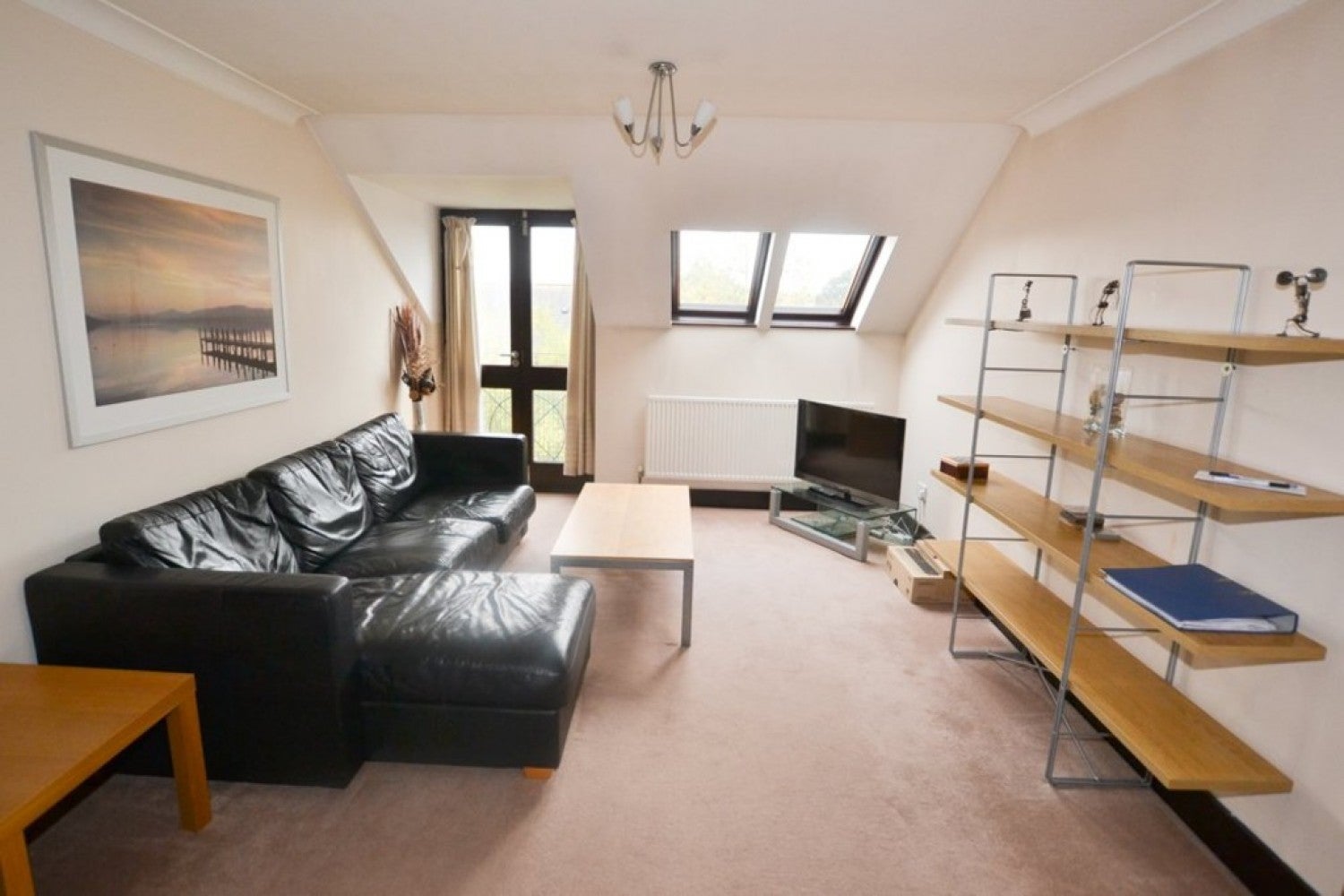 Flat Aragon Drive in Warwick