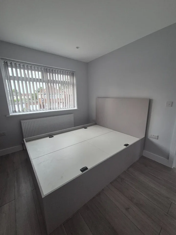 Room April Close in Greater London