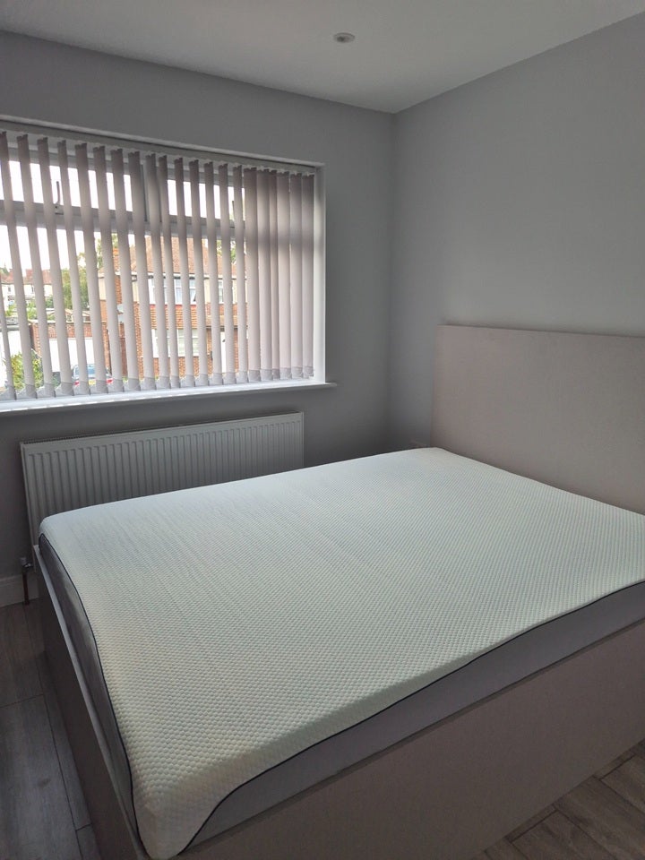 Room April Close in Greater London