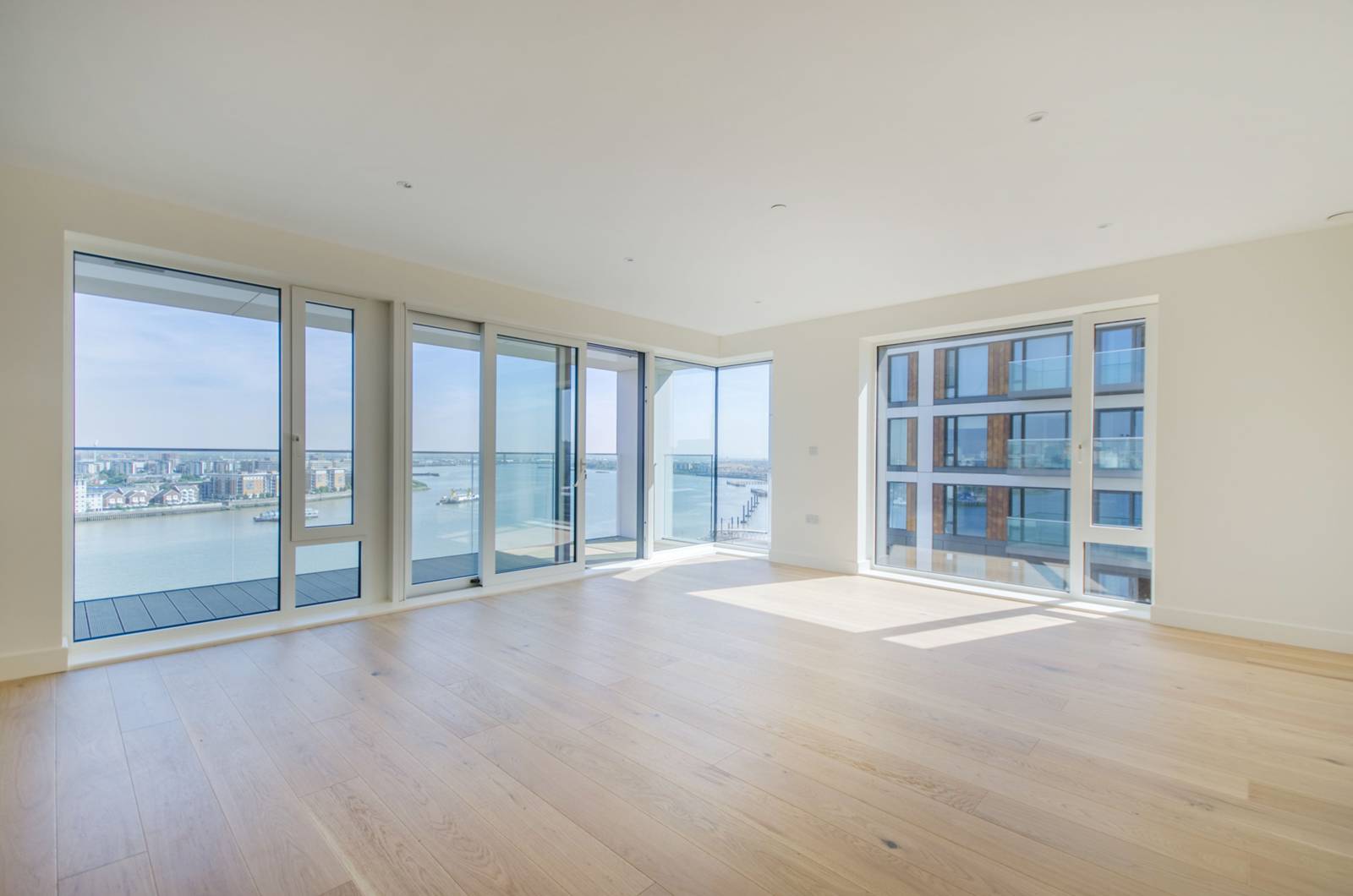 Flat Duke of Wellington Avenue in Greater London