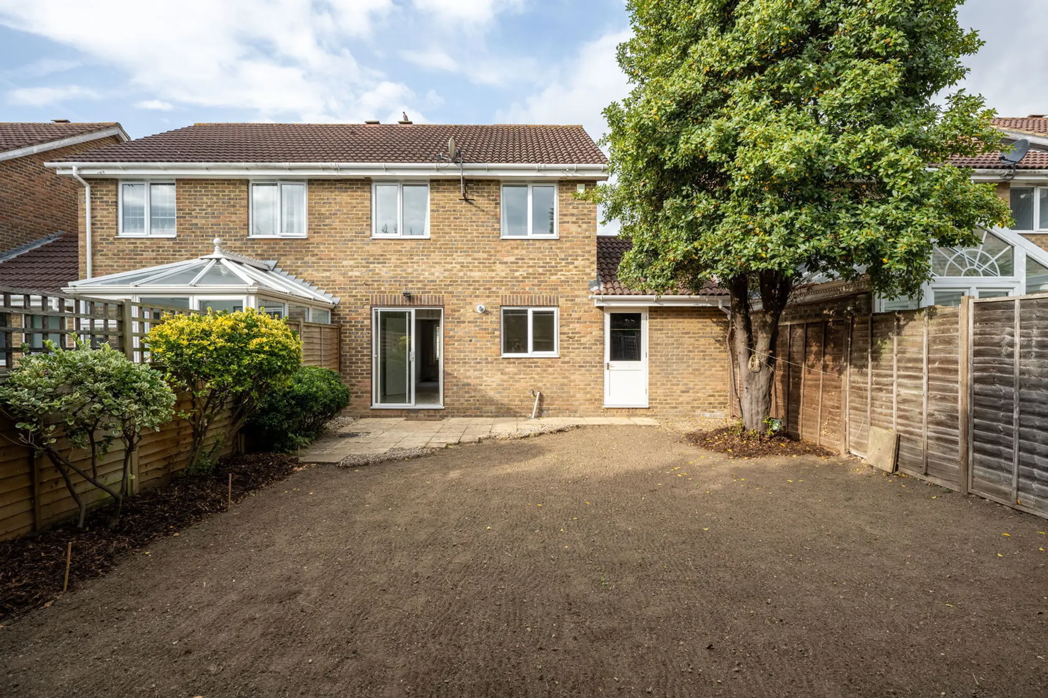 Flat Hersham Road in Walton-on-Thames