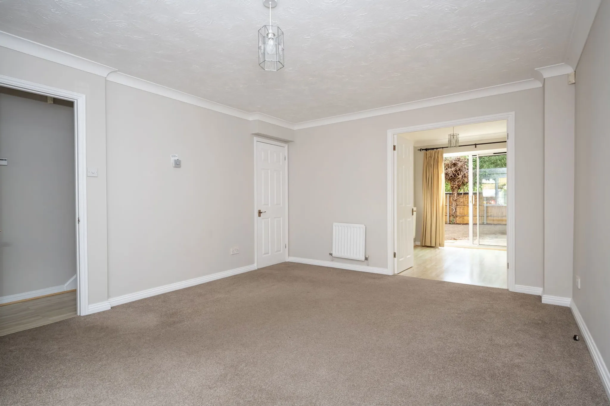 Flat Hersham Road in Walton-on-Thames