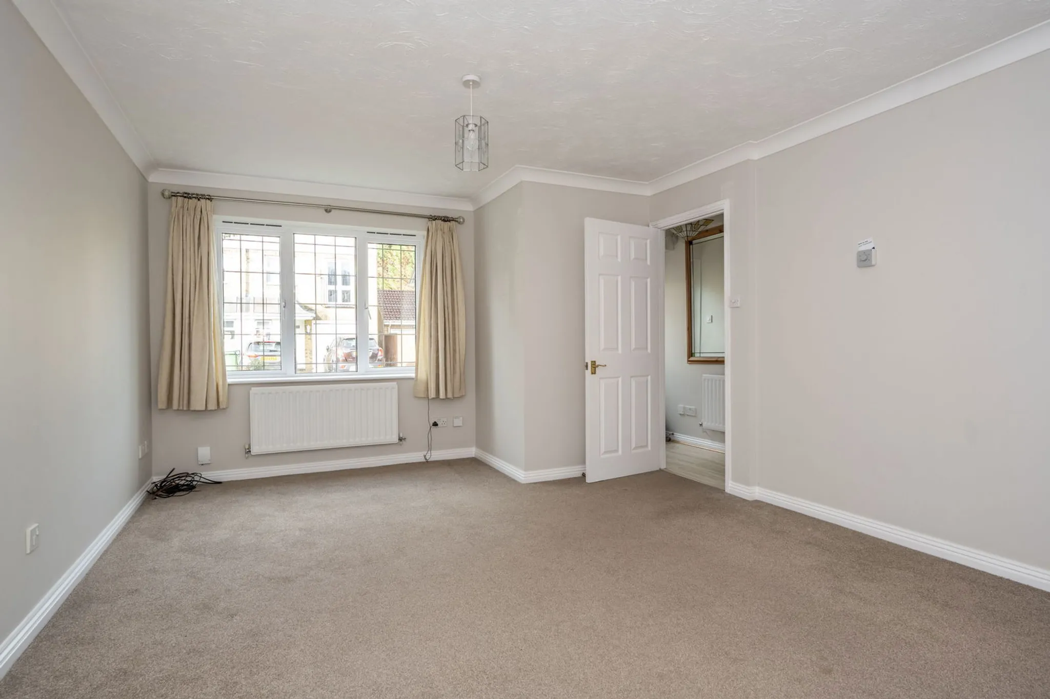 Flat Hersham Road in Walton-on-Thames