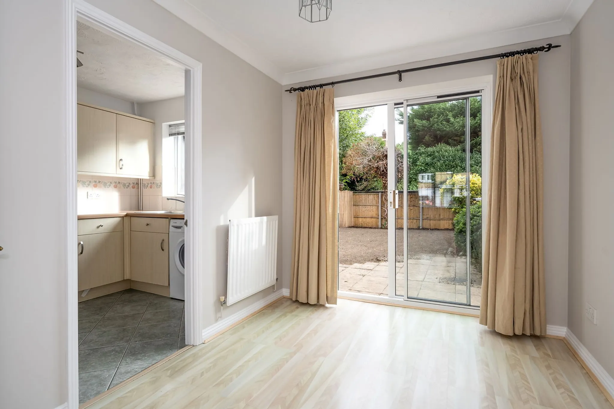 Flat Hersham Road in Walton-on-Thames