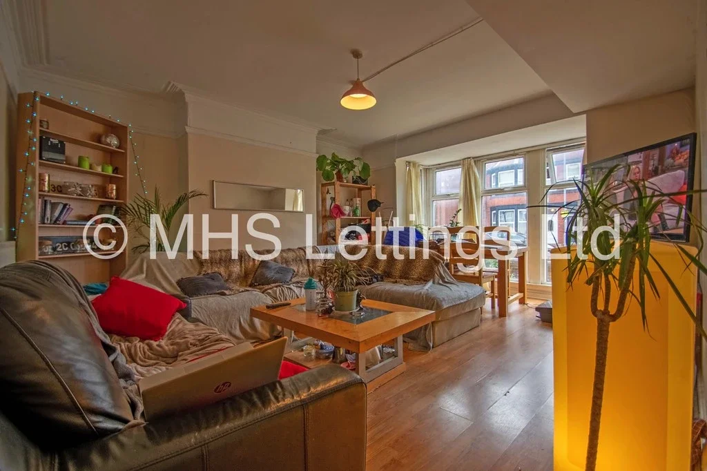 Flat Estcourt Avenue in Leeds