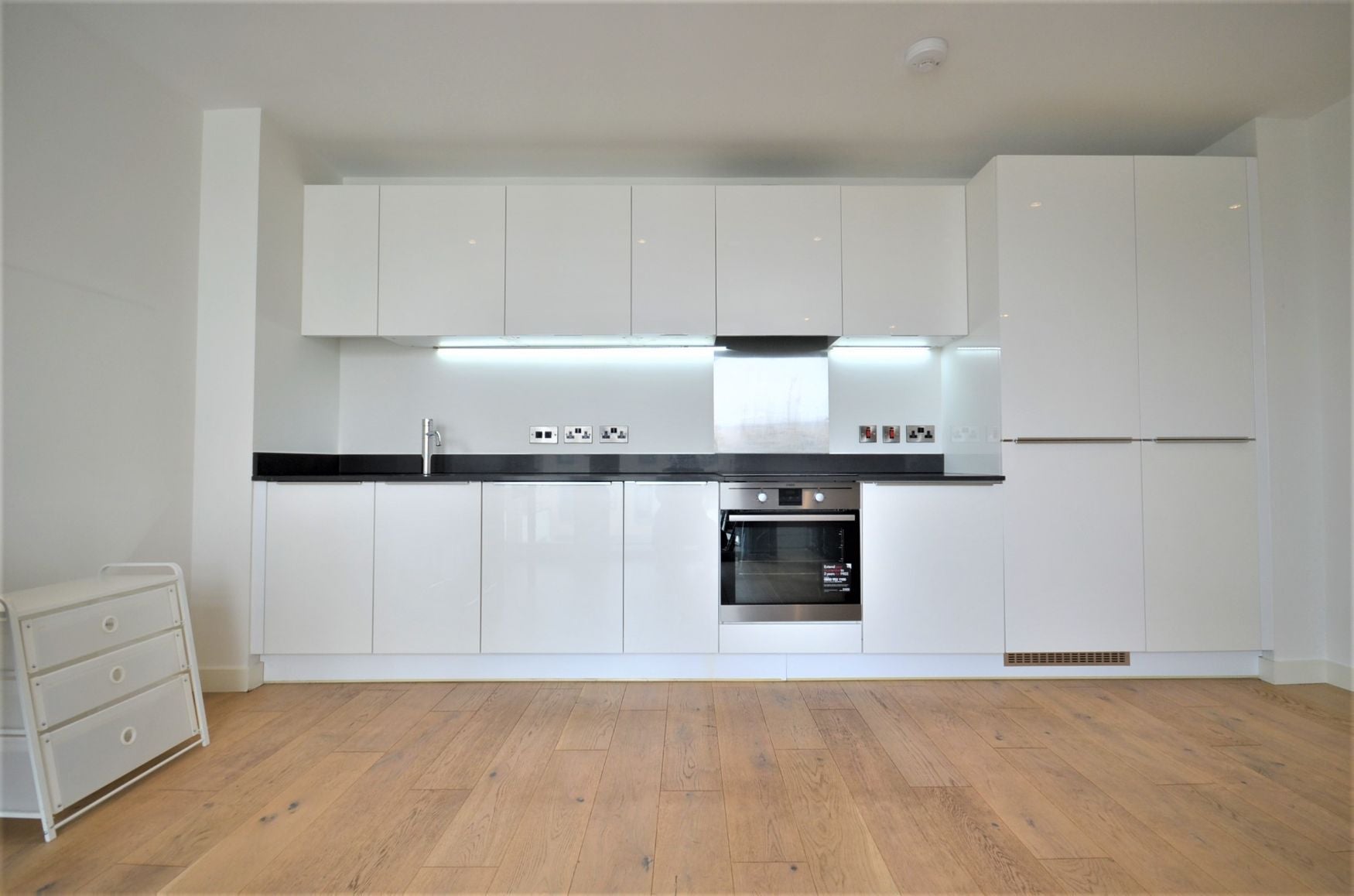 Flat Capitol Way in Greater London