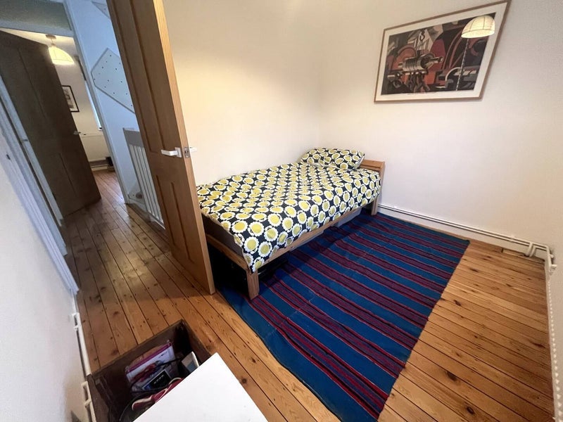Room Mandeville Street in Greater London