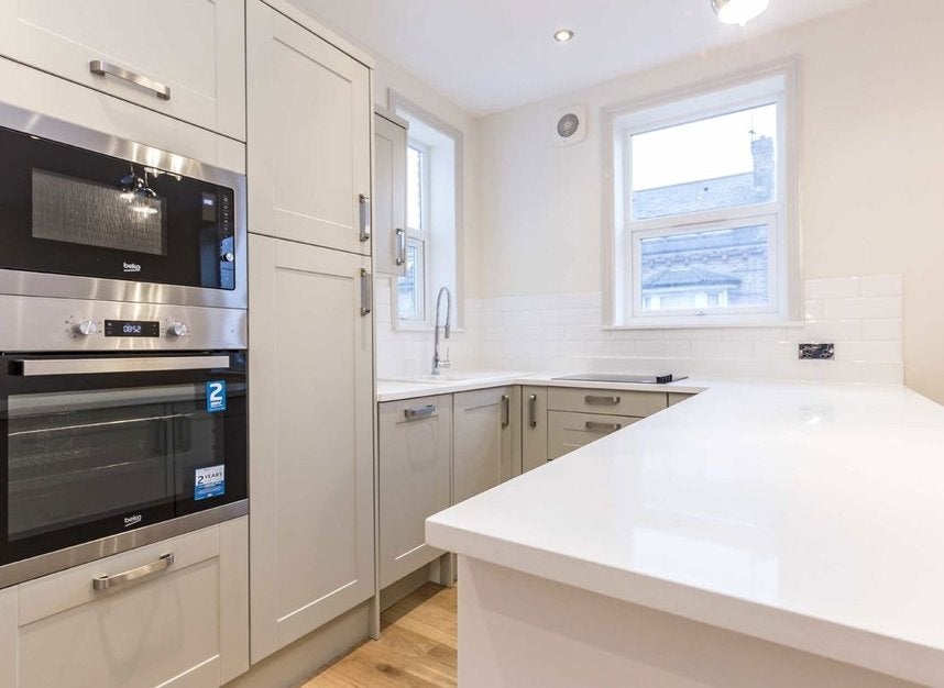 Flat Lancing Road in Greater London