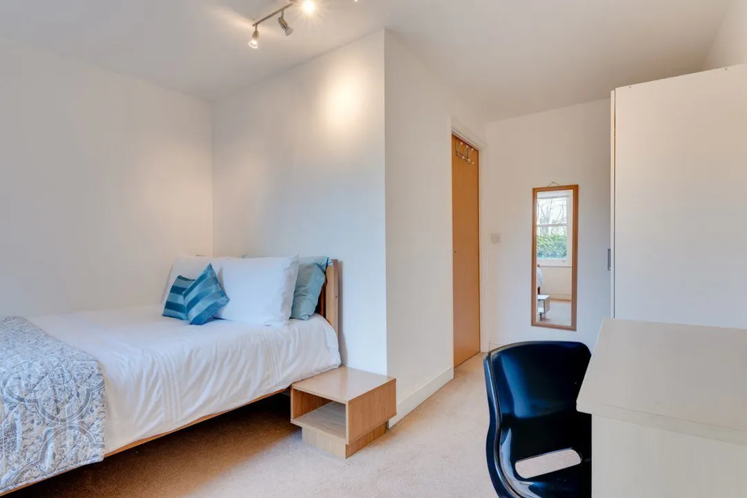 Flat Bingley Court in Canterbury