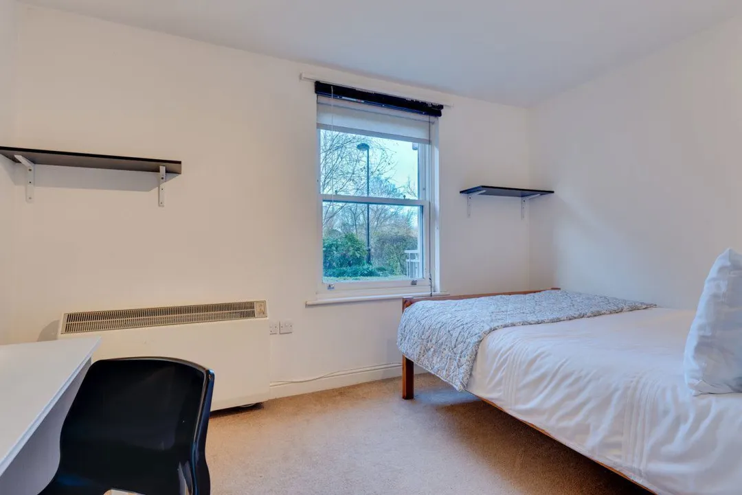 Flat Bingley Court in Canterbury
