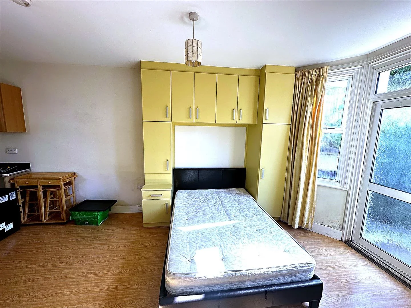 Flat Crossfield Road in Greater London