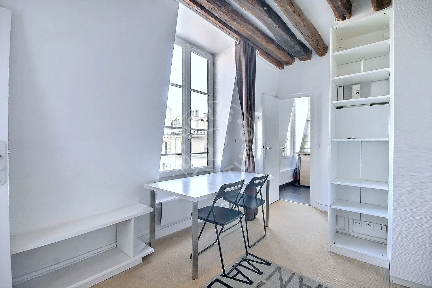Flat Rue Mouffetard in Paris