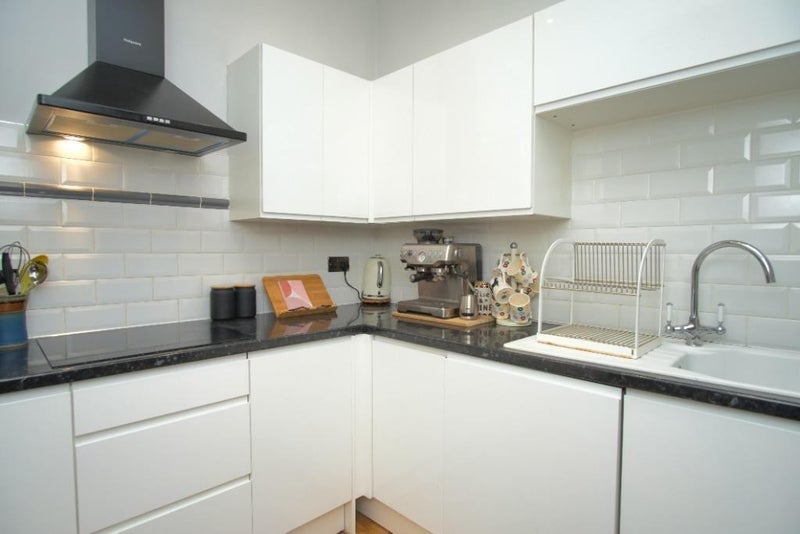 Room Pollokshaws Road in Glasgow