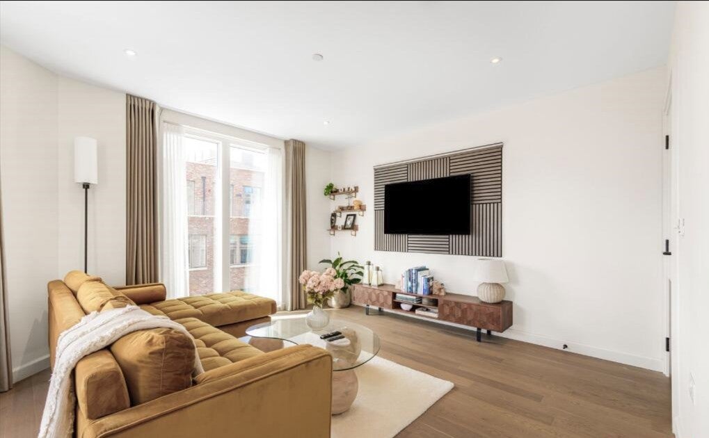 Flat Maygrove Road in Greater London