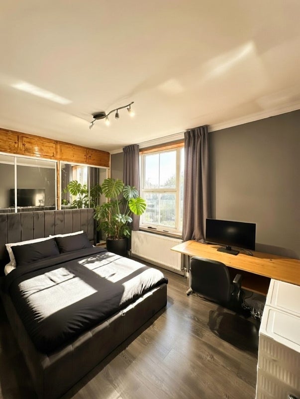 Room Brooke Road in Greater London