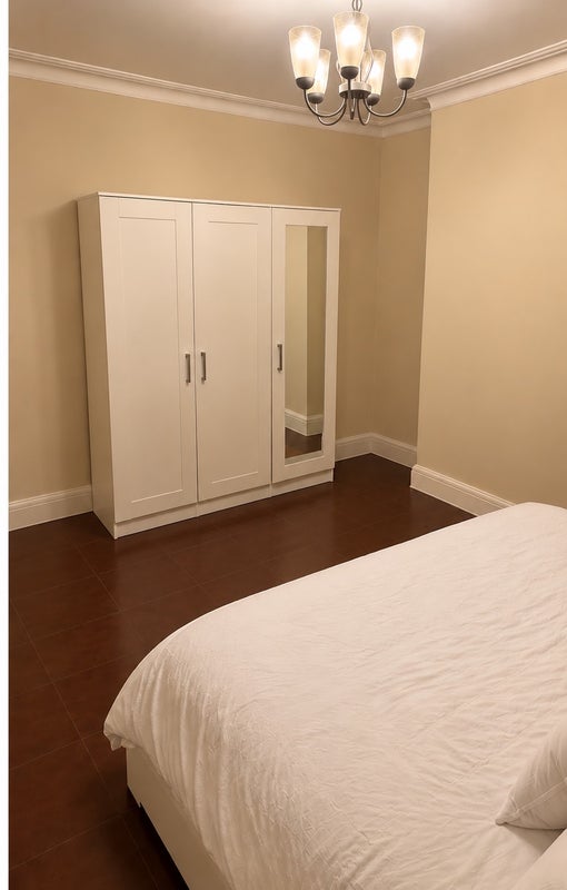 Room Beverstone Road in Greater London