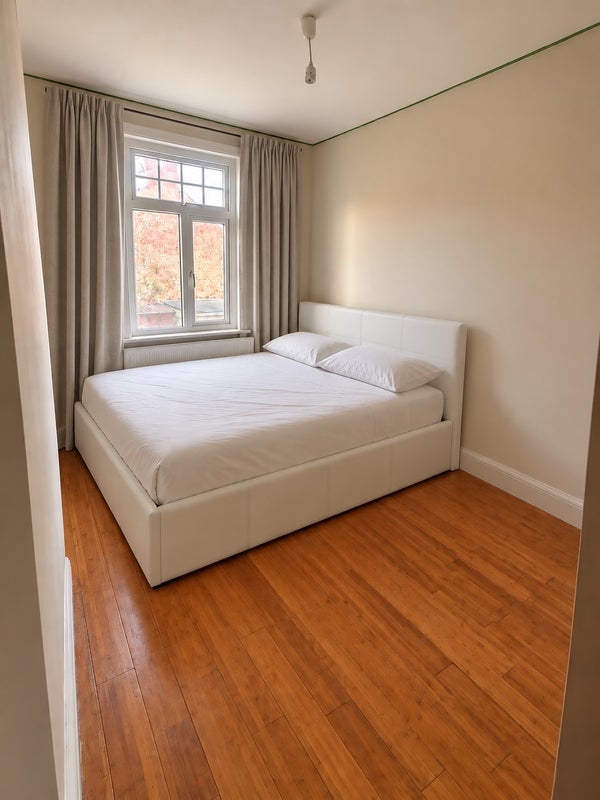 Room Beverstone Road in Greater London