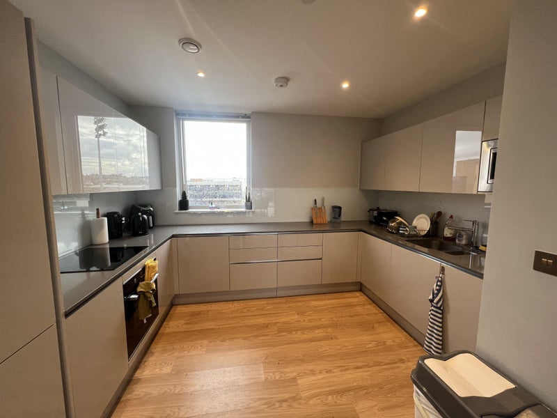 Room Plough Lane in Greater London