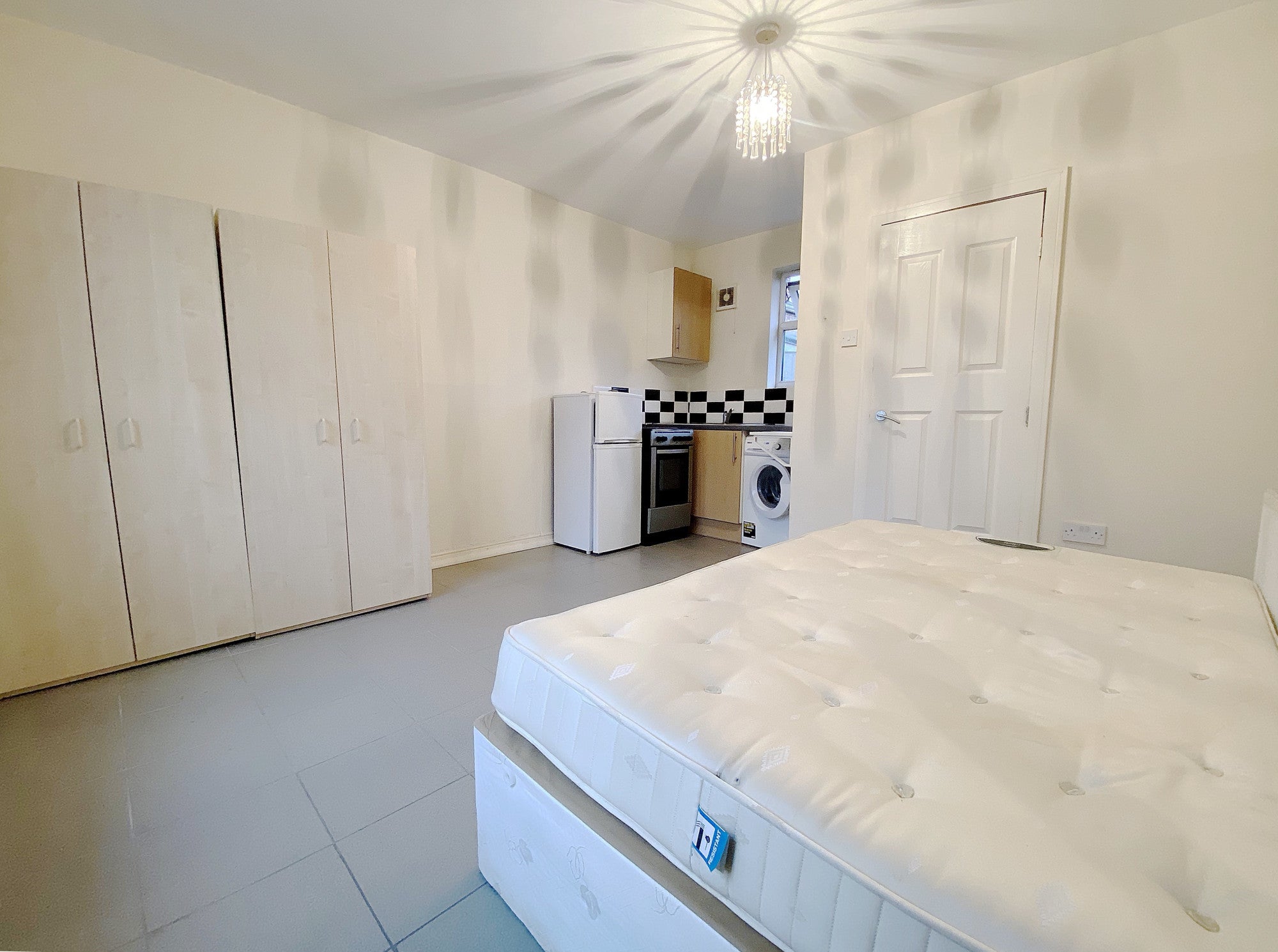 Flat Tennyson Road in London